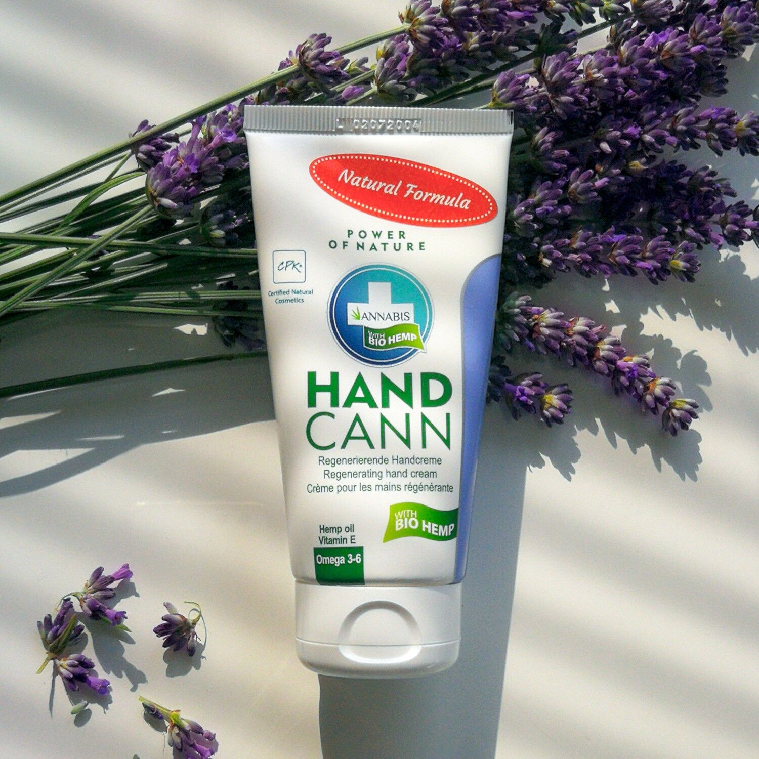 Handcann, crème naturelle pour les mains dans tous les sacs à main - Annabis France, cosmétiques naturels à base de chanvre annabis handcann handcream handlotion hand cream lotion hemp natural skin care cosmetics